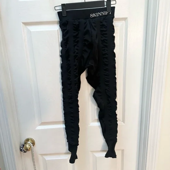 Skinnify Black leggings high rise XS foot strap stirrup full length - Picture 1 of 6